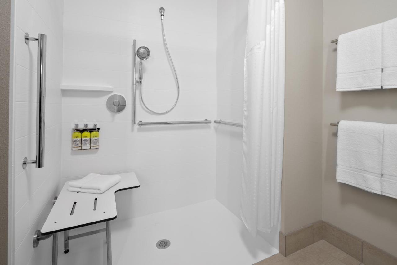 Holiday Inn Express & Suites - Elkhorn - Lake Geneva Area By Ihg Eksteriør billede