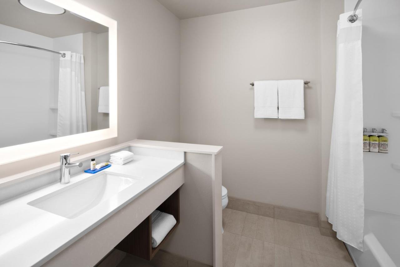 Holiday Inn Express & Suites - Elkhorn - Lake Geneva Area By Ihg Eksteriør billede