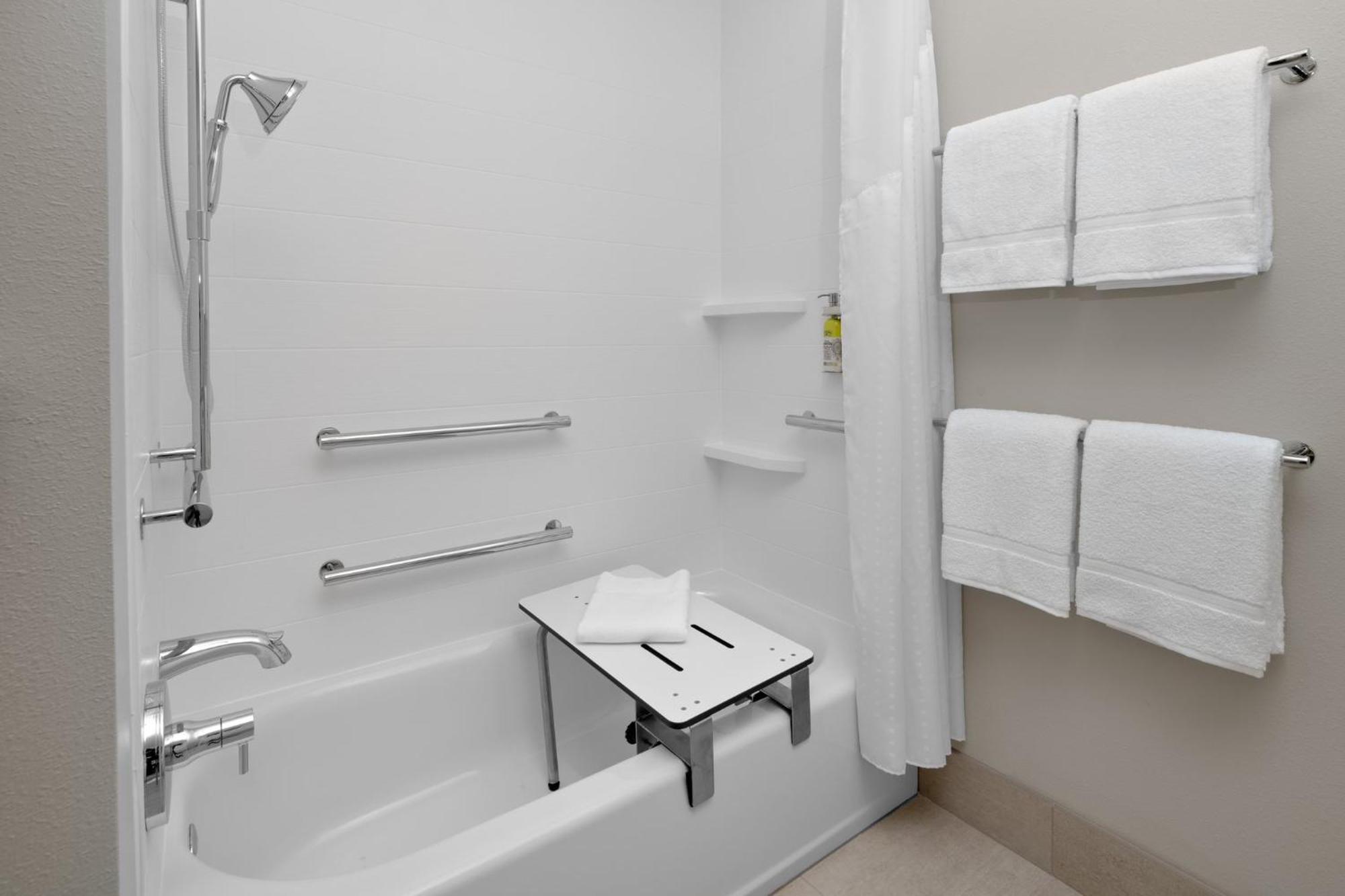 Holiday Inn Express & Suites - Elkhorn - Lake Geneva Area By Ihg Eksteriør billede