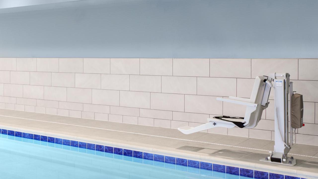Holiday Inn Express & Suites - Elkhorn - Lake Geneva Area By Ihg Eksteriør billede