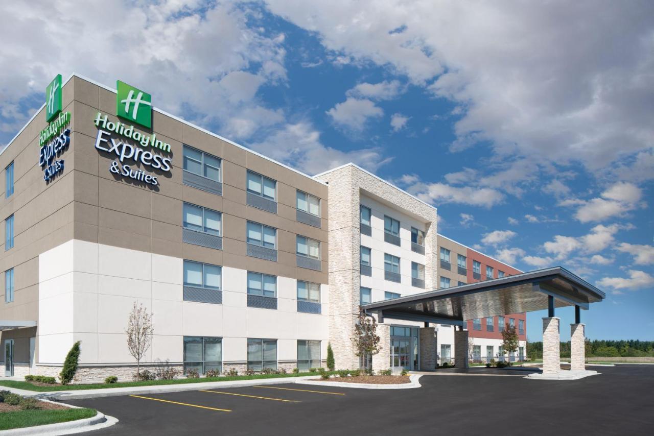 Holiday Inn Express & Suites - Elkhorn - Lake Geneva Area By Ihg Eksteriør billede