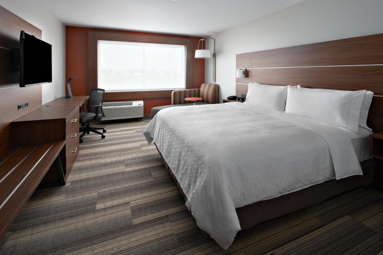 Holiday Inn Express & Suites - Elkhorn - Lake Geneva Area By Ihg Eksteriør billede