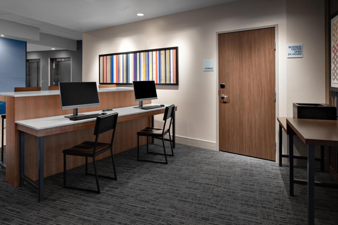 Holiday Inn Express & Suites - Elkhorn - Lake Geneva Area By Ihg Eksteriør billede