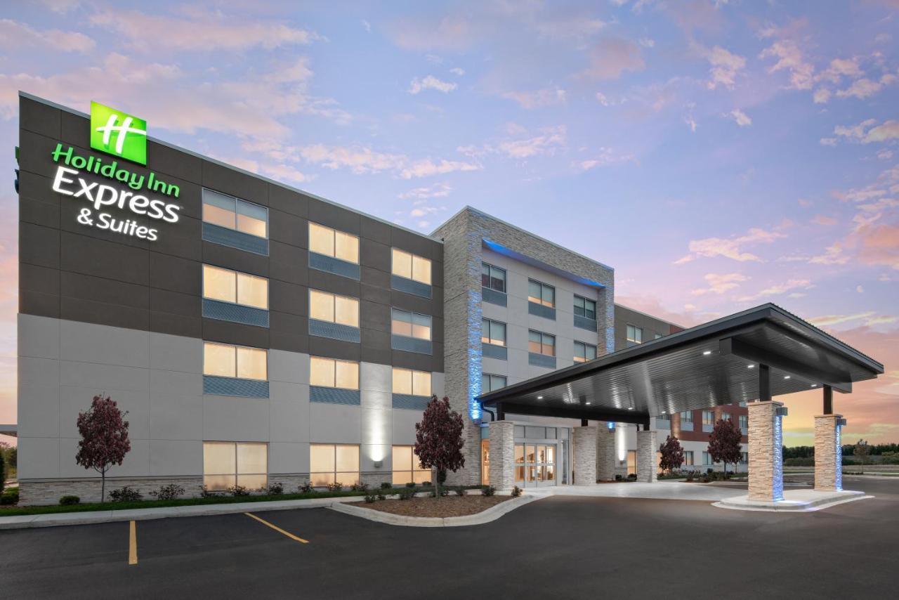 Holiday Inn Express & Suites - Elkhorn - Lake Geneva Area By Ihg Eksteriør billede