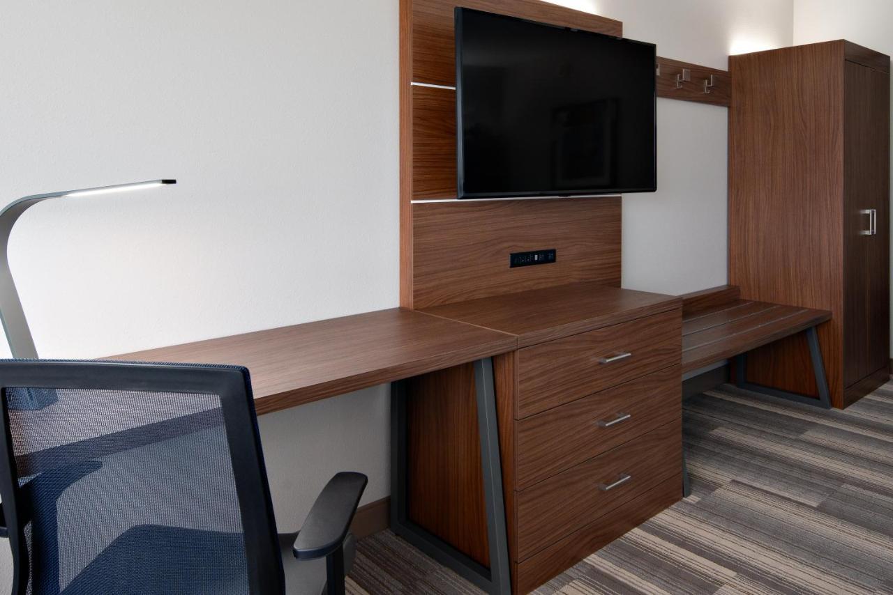 Holiday Inn Express & Suites - Elkhorn - Lake Geneva Area By Ihg Eksteriør billede