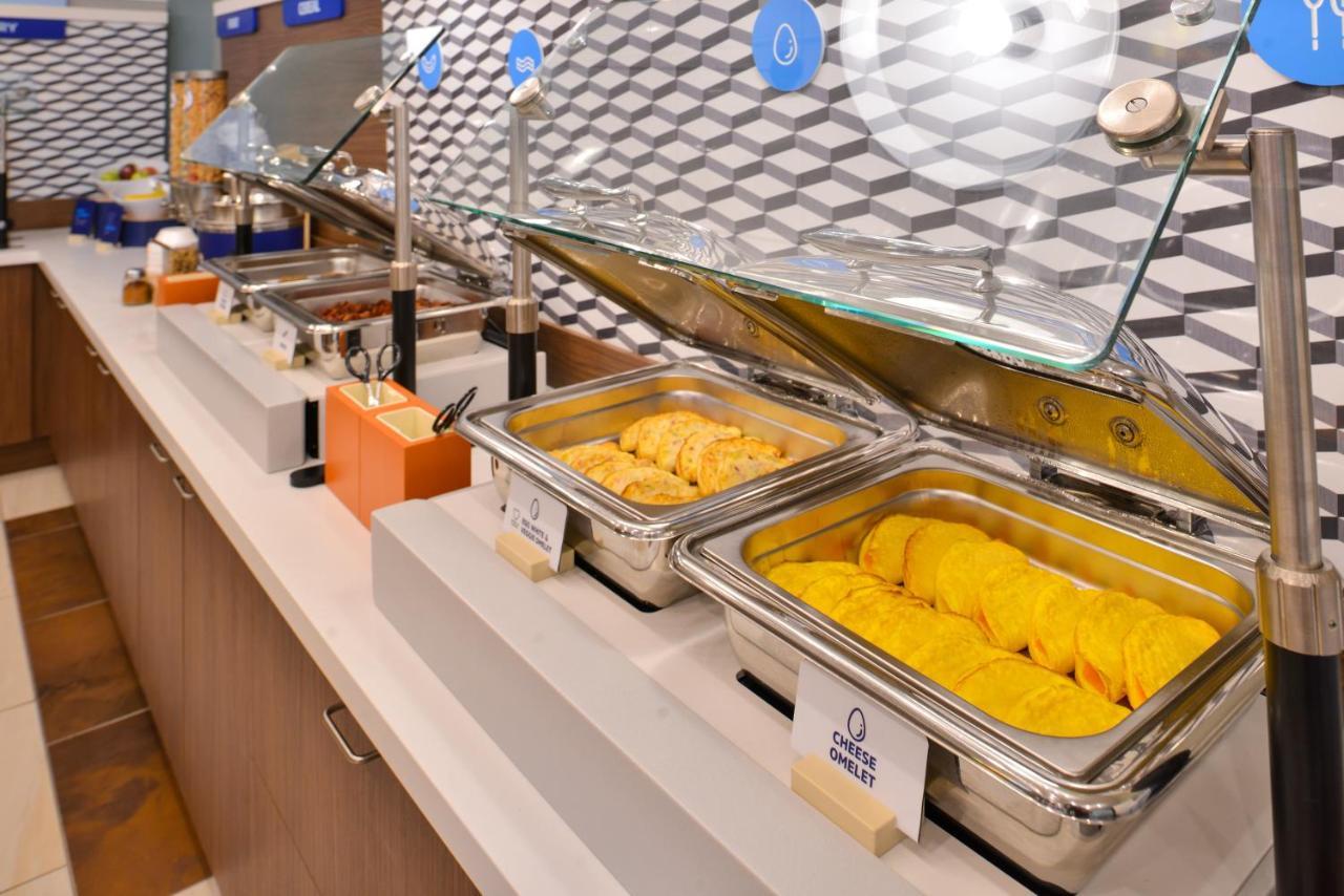 Holiday Inn Express & Suites - Elkhorn - Lake Geneva Area By Ihg Eksteriør billede